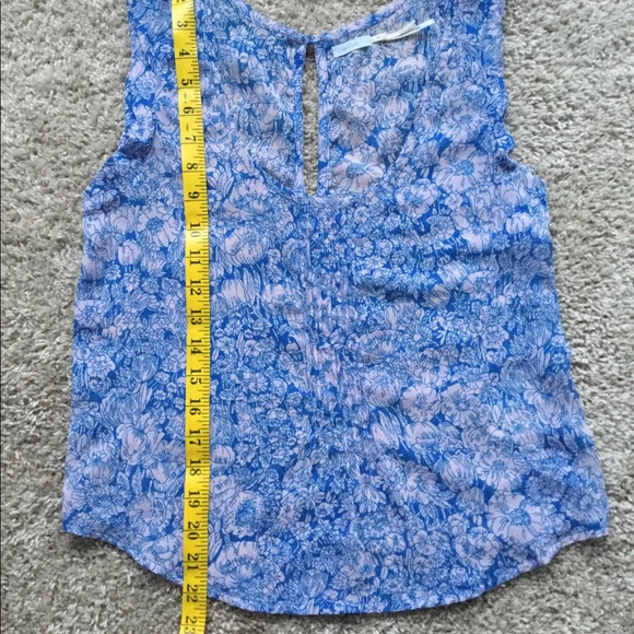 Light Flower Blouse - Picture 4 of 7